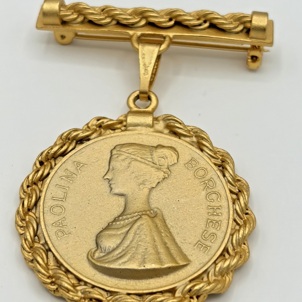 Vintage Paolina Borghese Gold Tone Coin Medallion Brooch Pin Vis Unita Fortior